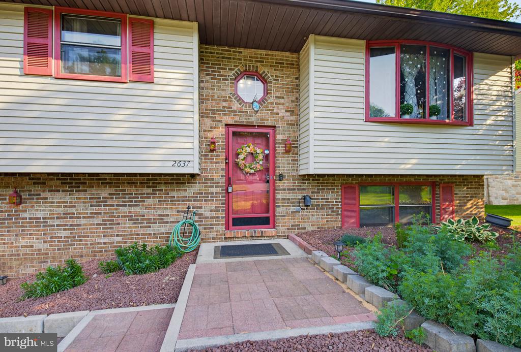 2637 Hemlock DR
