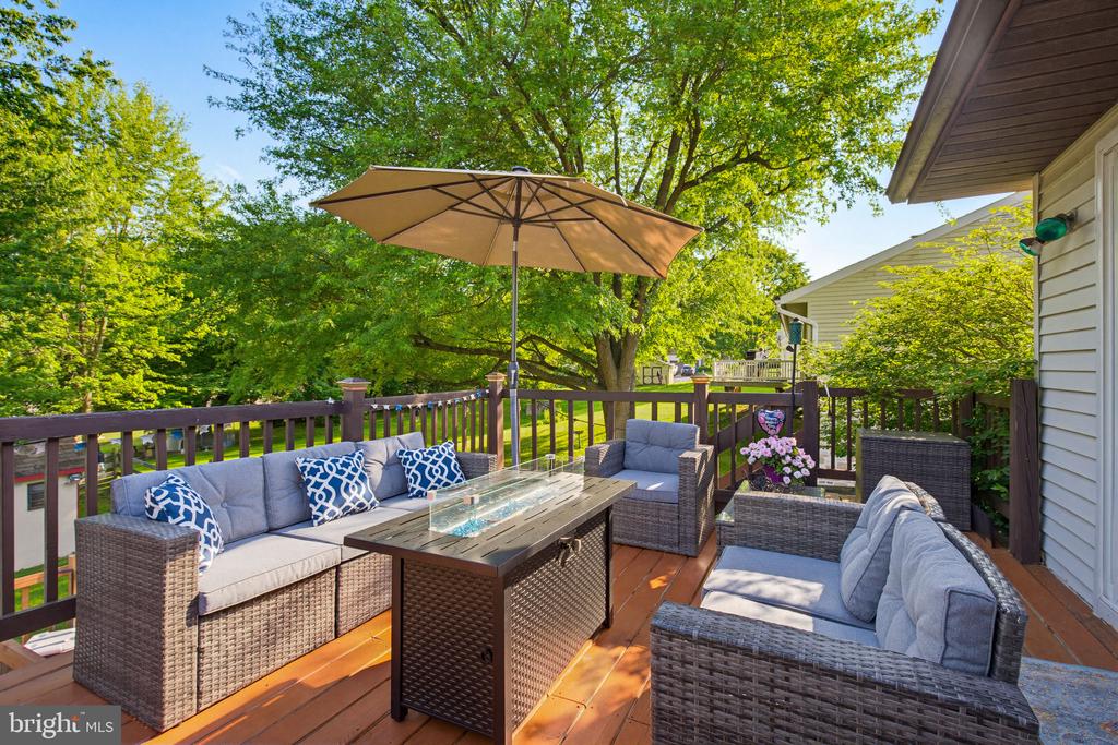 2637 Hemlock DR