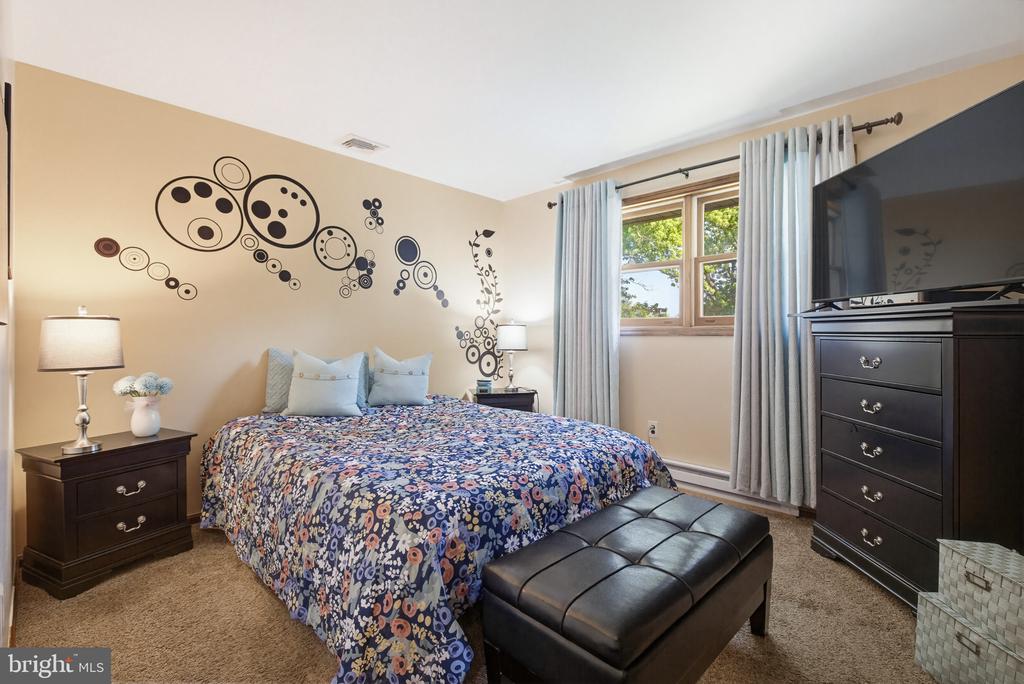 2637 Hemlock DR