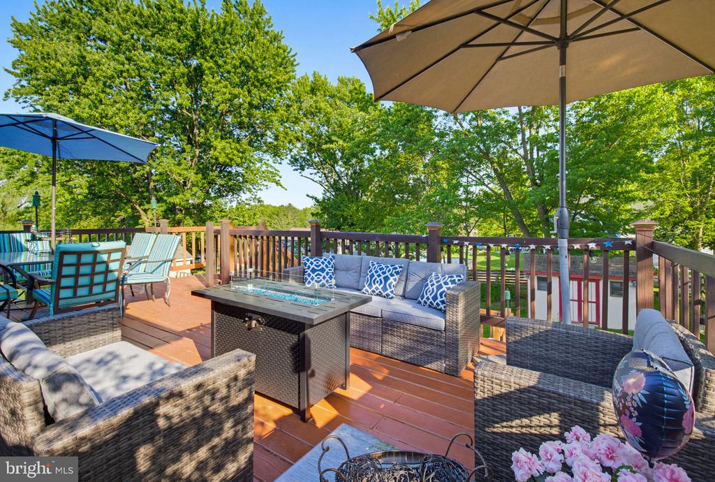 2637 Hemlock DR