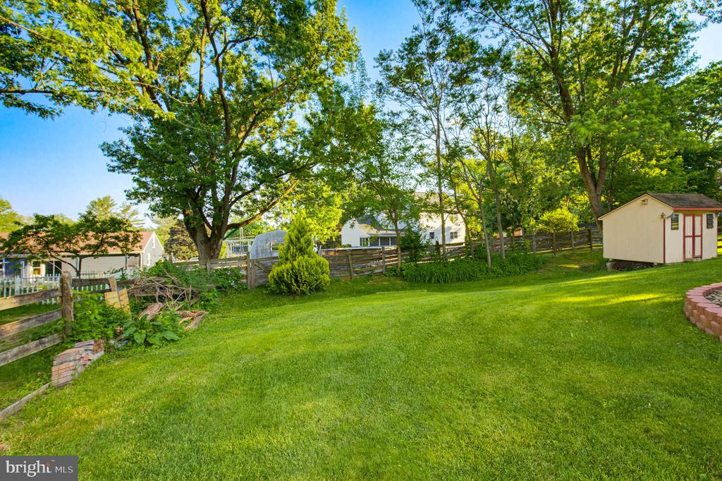 2637 Hemlock DR