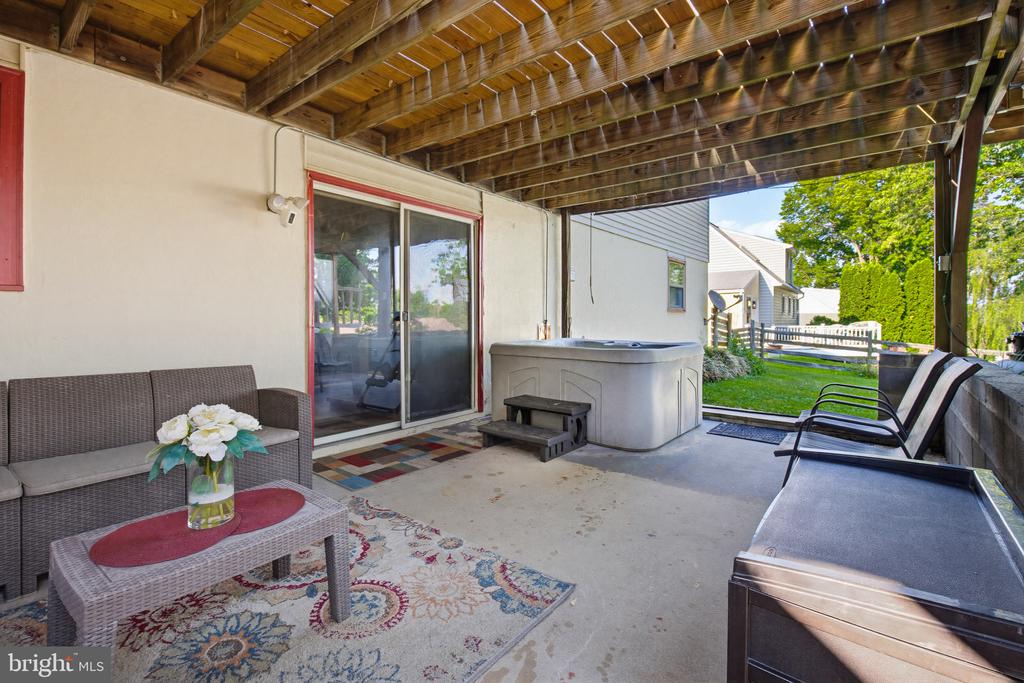 2637 Hemlock DR