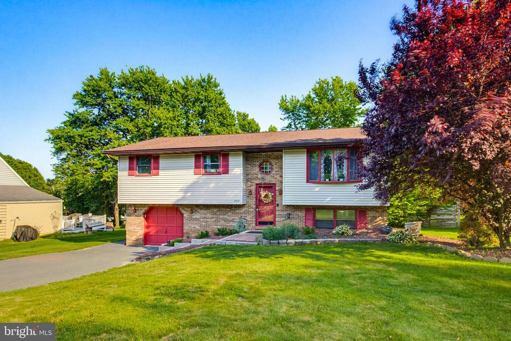 2637 Hemlock DR