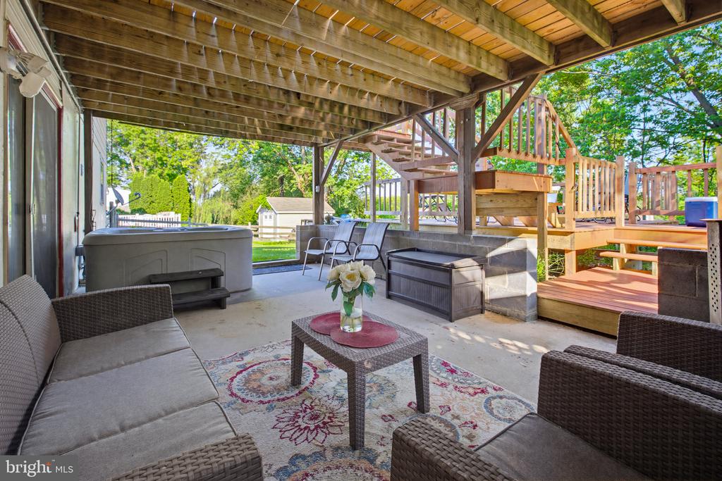 2637 Hemlock DR