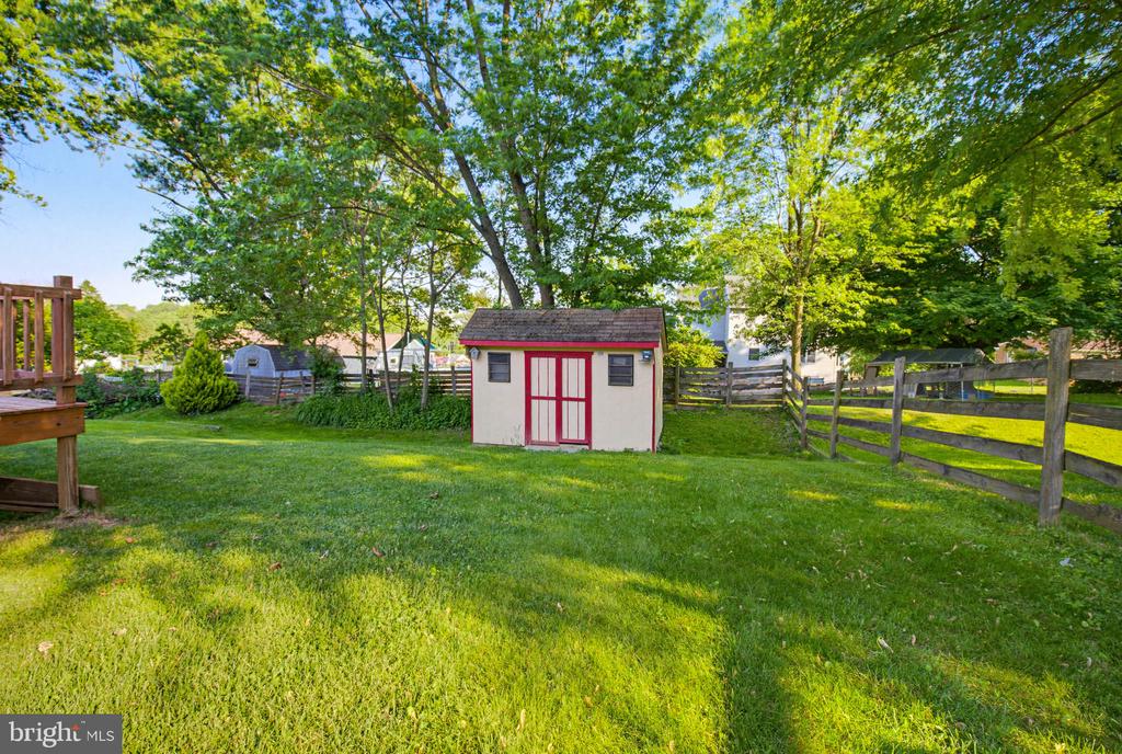 2637 Hemlock DR