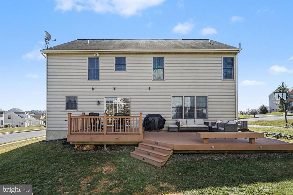 815 BUCKINGHAM BOULEVARD