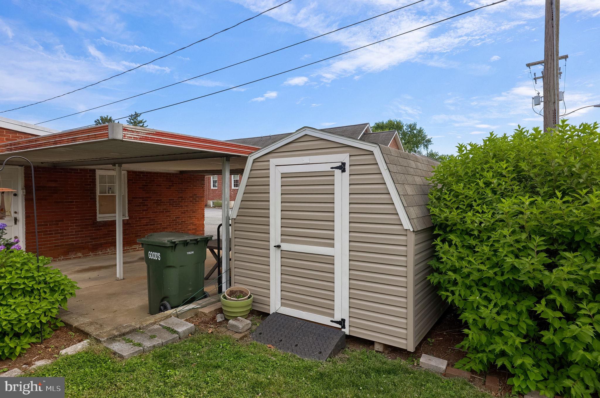 937 FOUNTAIN AVENUE