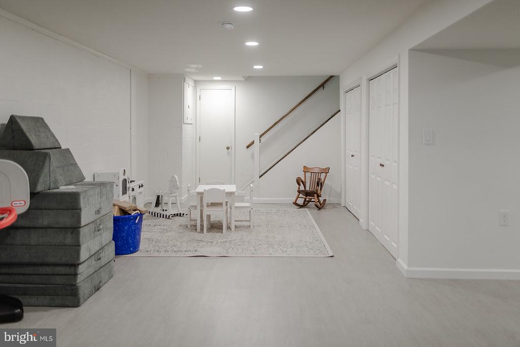 6350 HOLLOW DRIVE