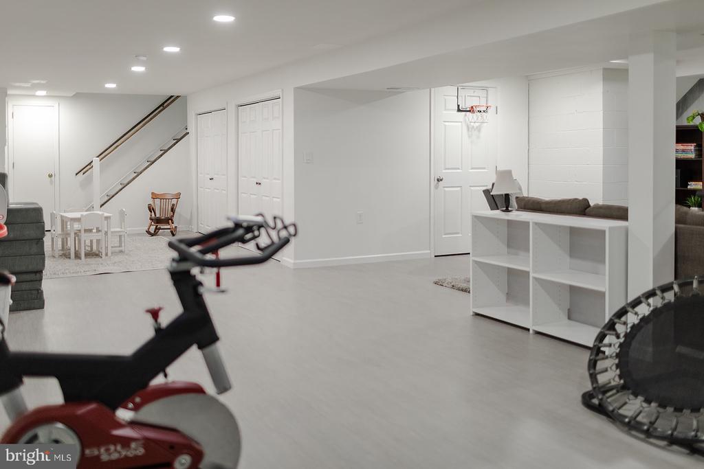 6350 HOLLOW DRIVE