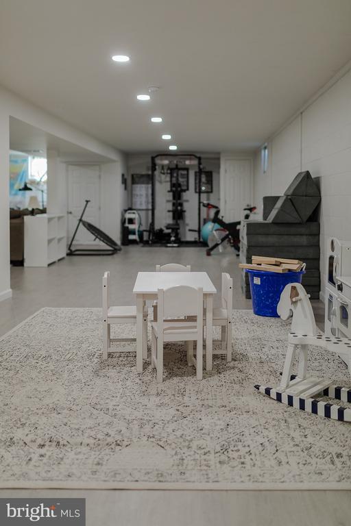 6350 HOLLOW DRIVE