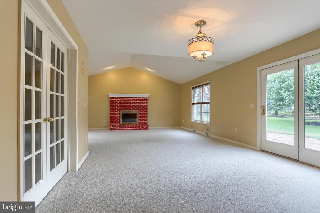 110 STONE HEDGE COURT