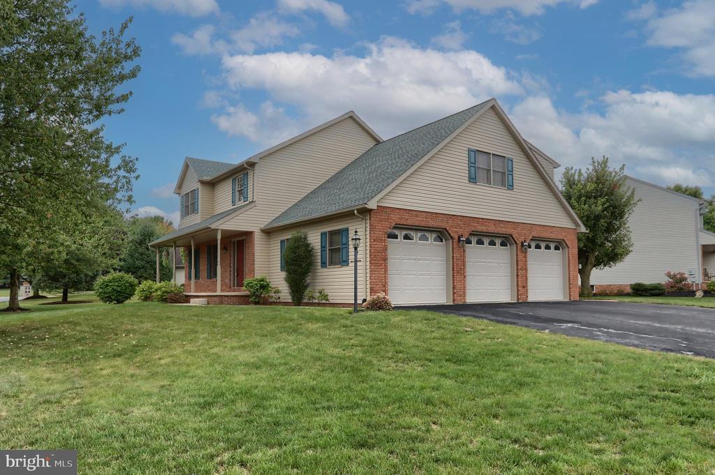 110 STONE HEDGE COURT