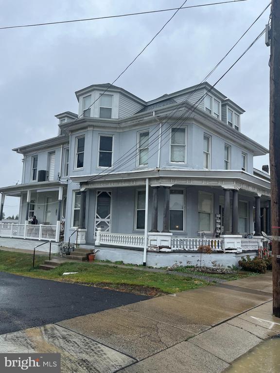 403-405 N RAILROAD STREET