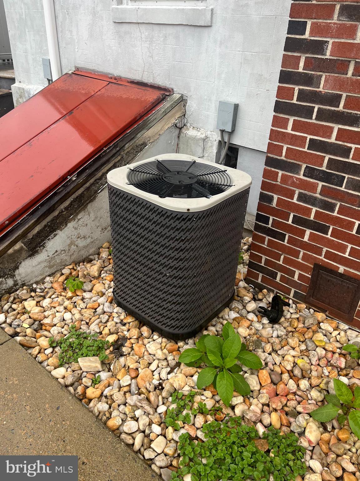 403-405 N RAILROAD STREET