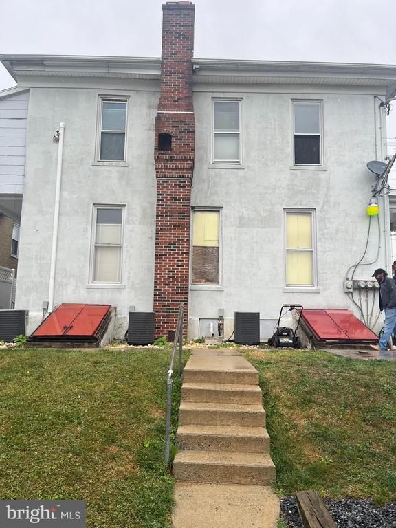 403-405 N RAILROAD STREET