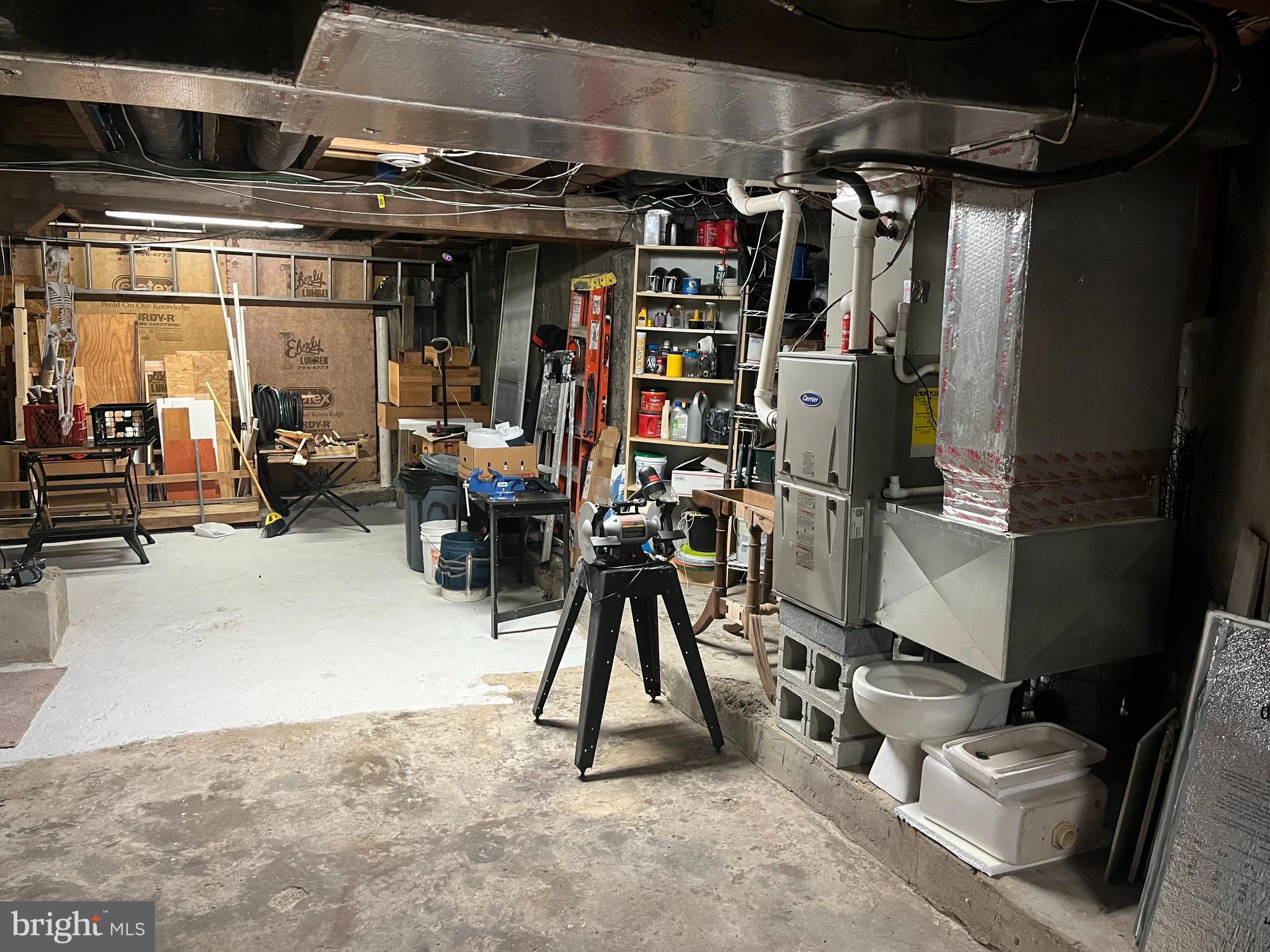 403-405 N RAILROAD STREET