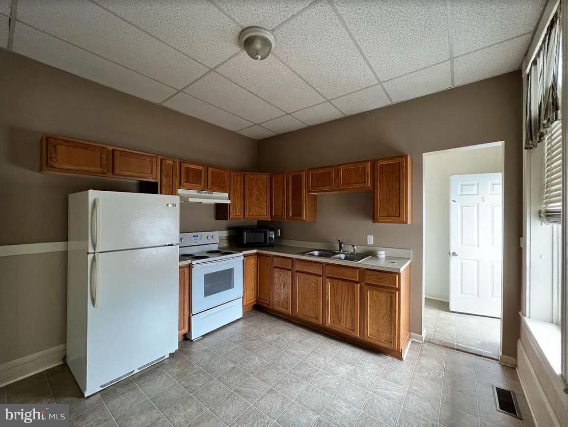 403-405 N RAILROAD STREET