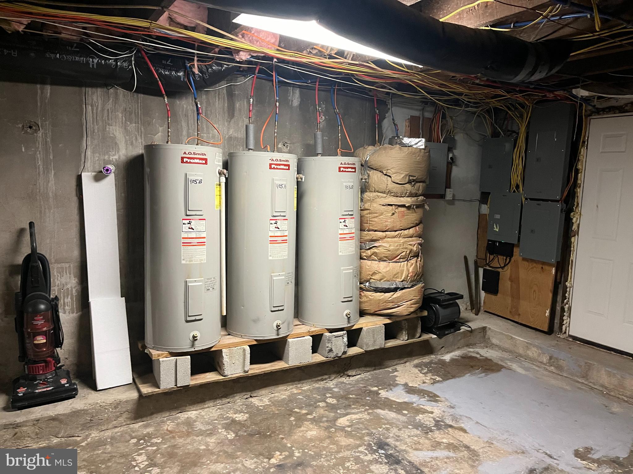 403-405 N RAILROAD STREET