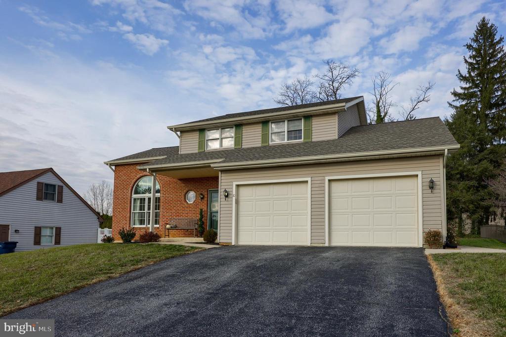10 FOXCHASE LANE