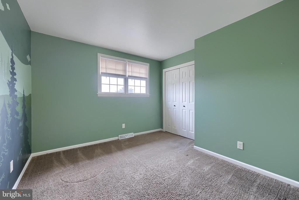10 FOXCHASE LANE