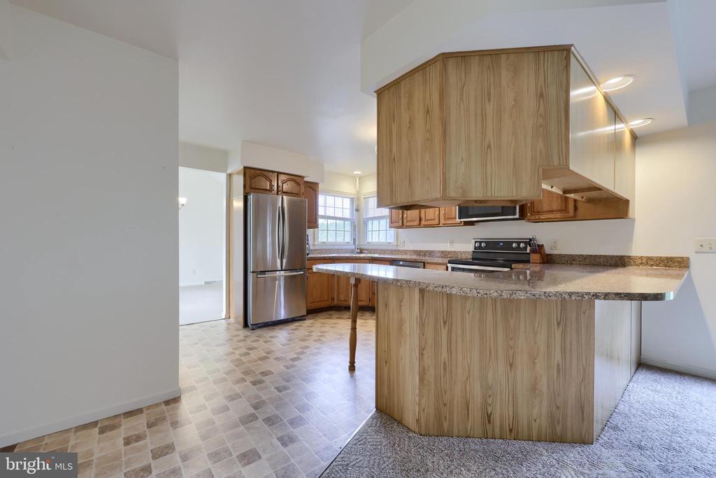 10 FOXCHASE LANE