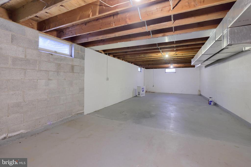 10 FOXCHASE LANE