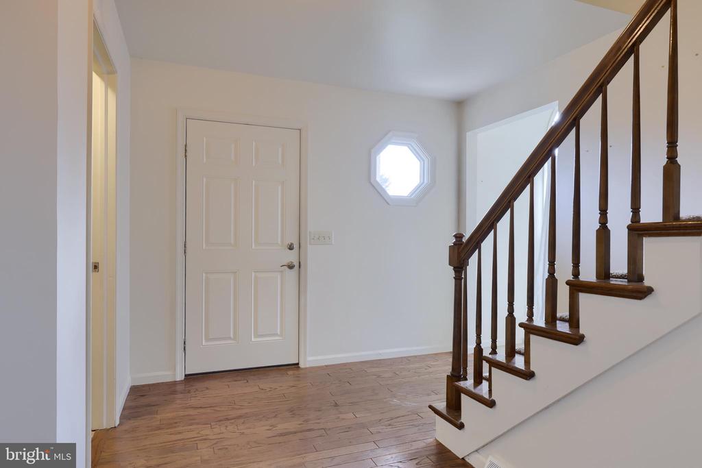 10 FOXCHASE LANE