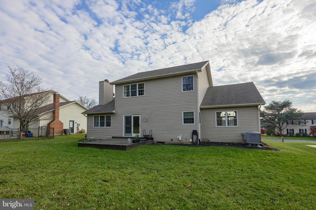 10 FOXCHASE LANE