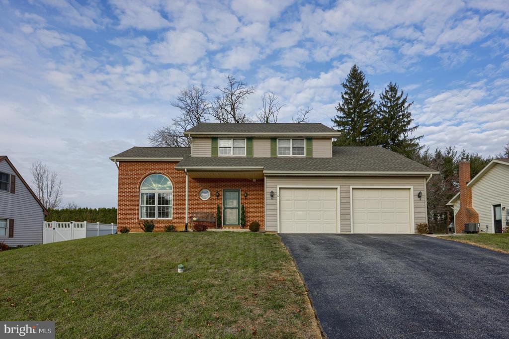10 FOXCHASE LANE
