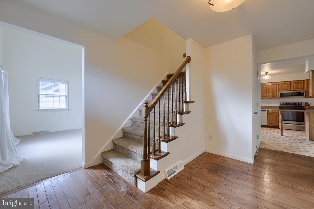 10 FOXCHASE LANE