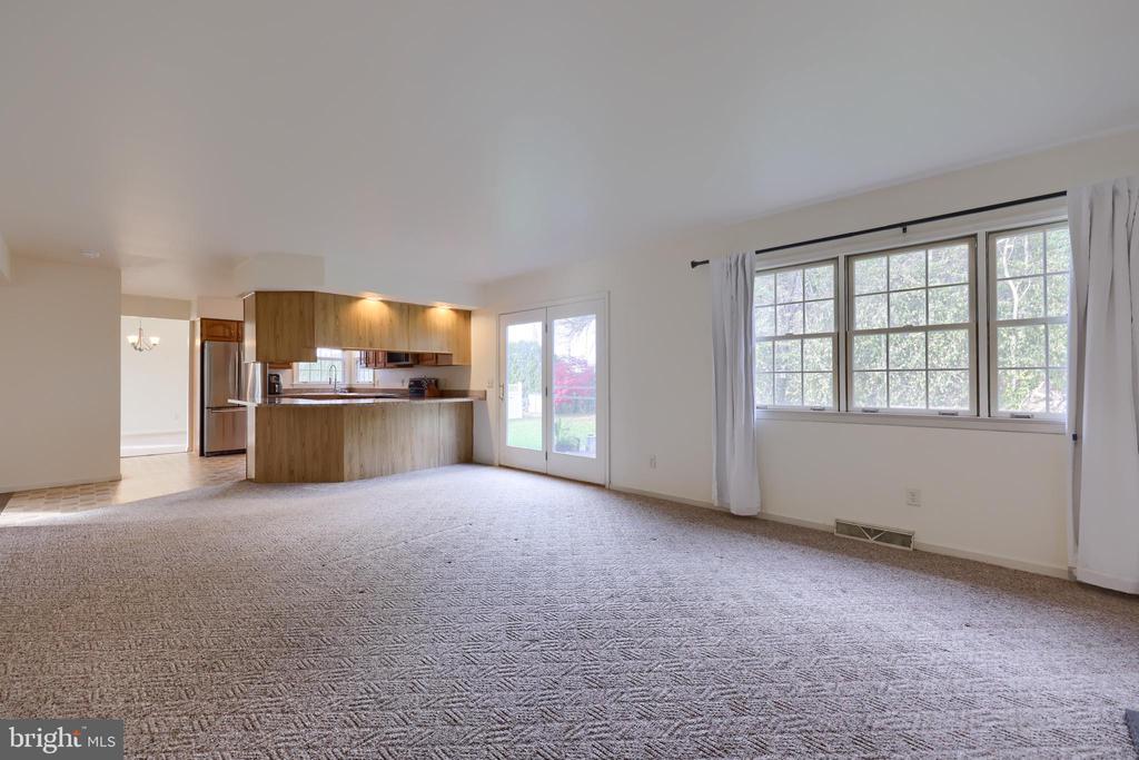 10 FOXCHASE LANE
