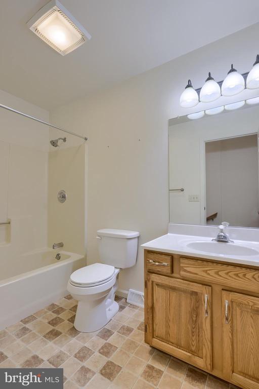 10 FOXCHASE LANE