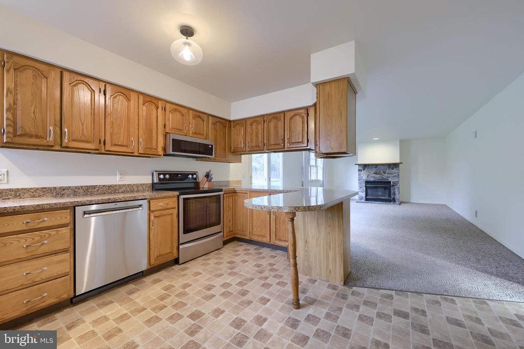 10 FOXCHASE LANE