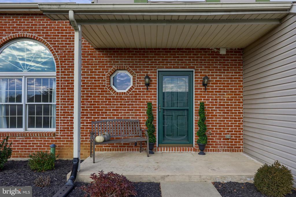 10 FOXCHASE LANE