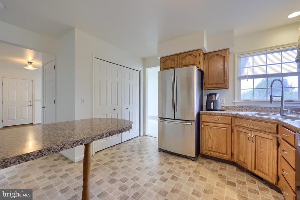 10 FOXCHASE LANE