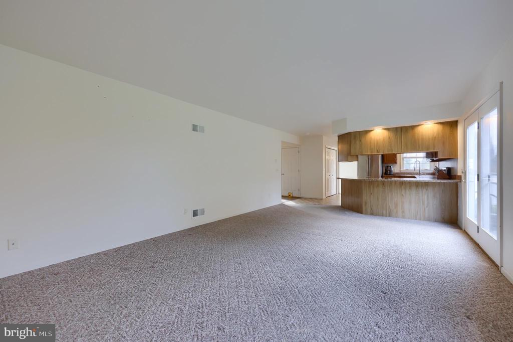10 FOXCHASE LANE