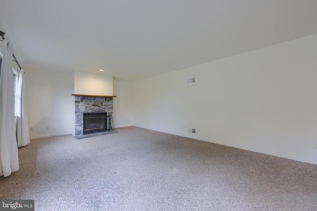 10 FOXCHASE LANE