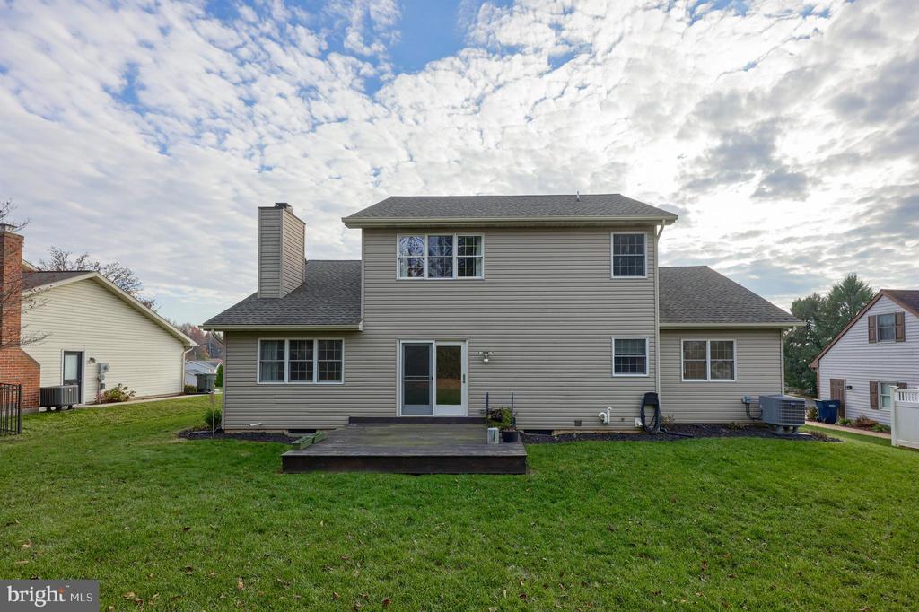 10 FOXCHASE LANE