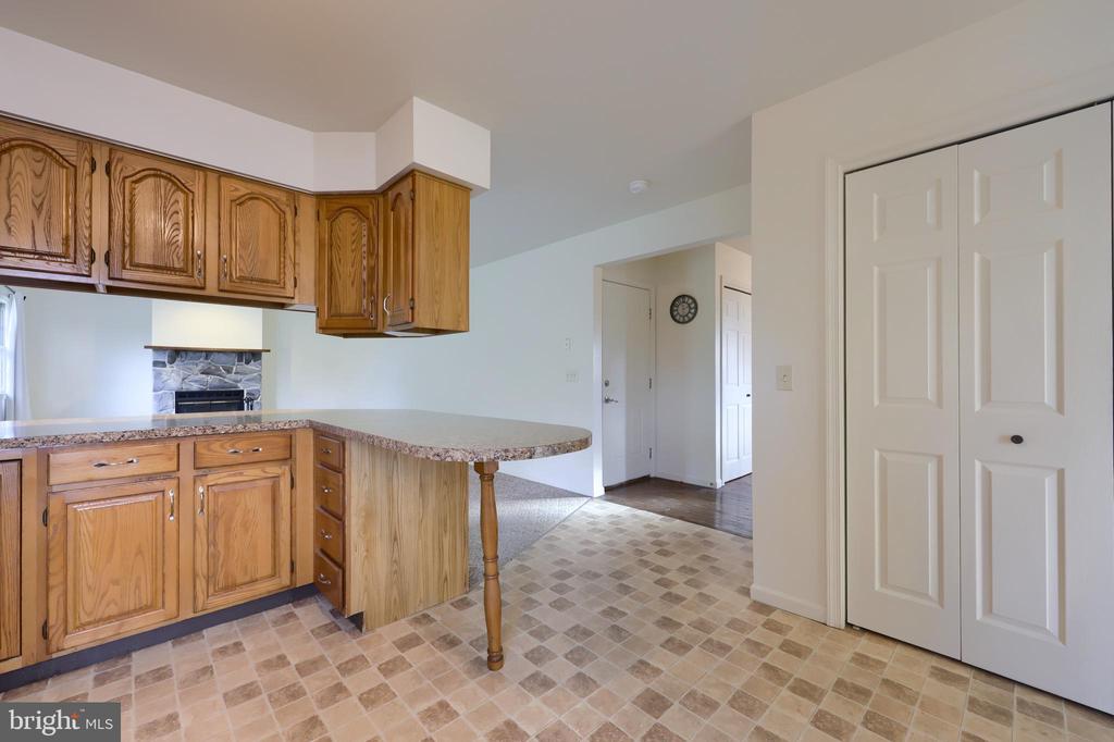 10 FOXCHASE LANE