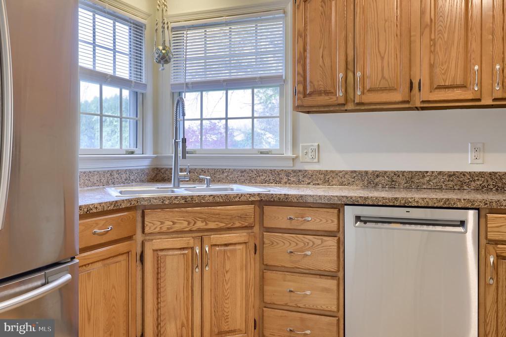 10 FOXCHASE LANE