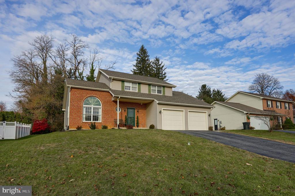 10 FOXCHASE LANE
