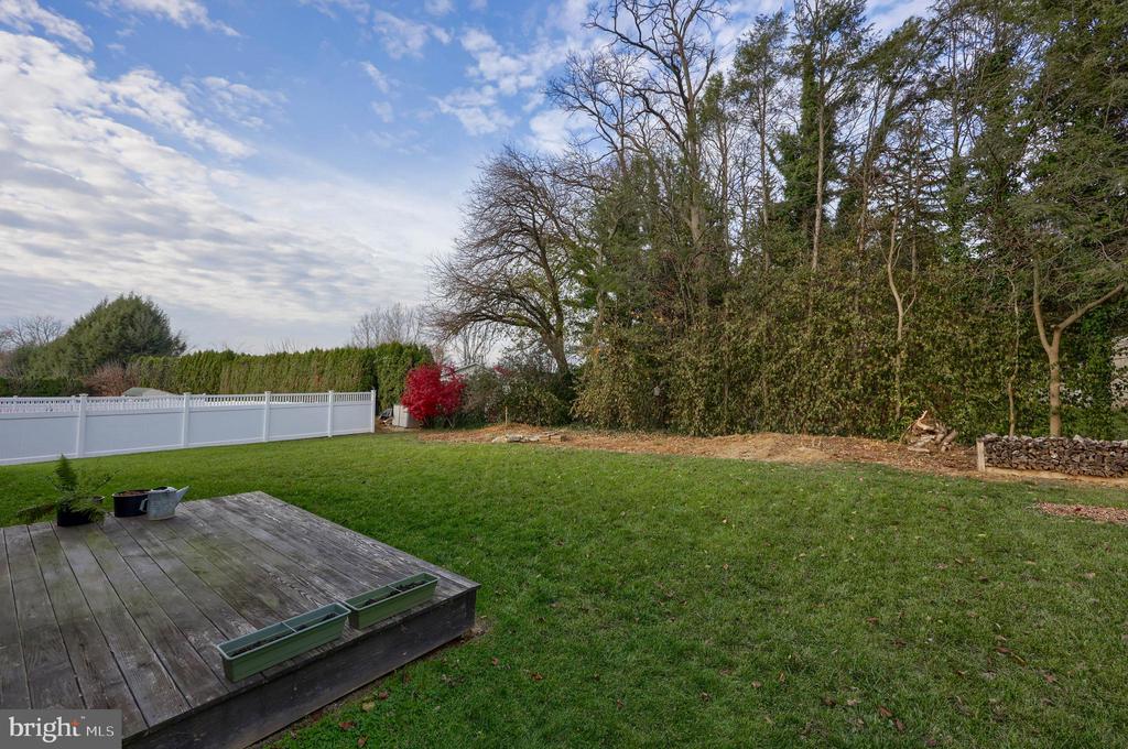 10 FOXCHASE LANE