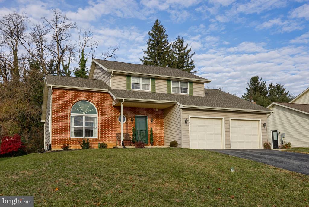 10 FOXCHASE LANE