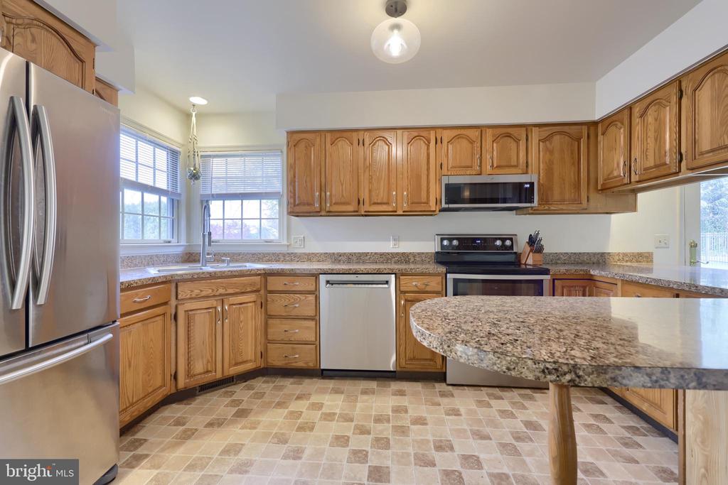 10 FOXCHASE LANE