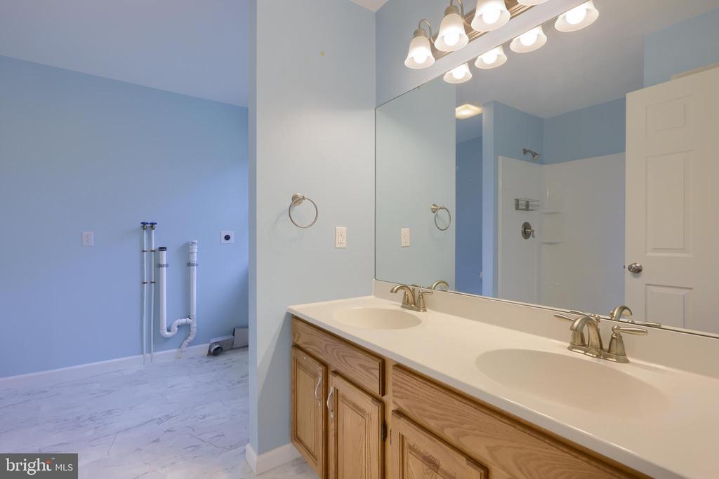 10 FOXCHASE LANE