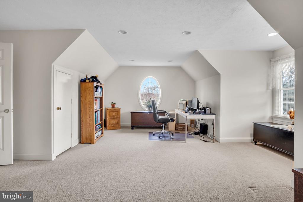 173 LAWN ROAD