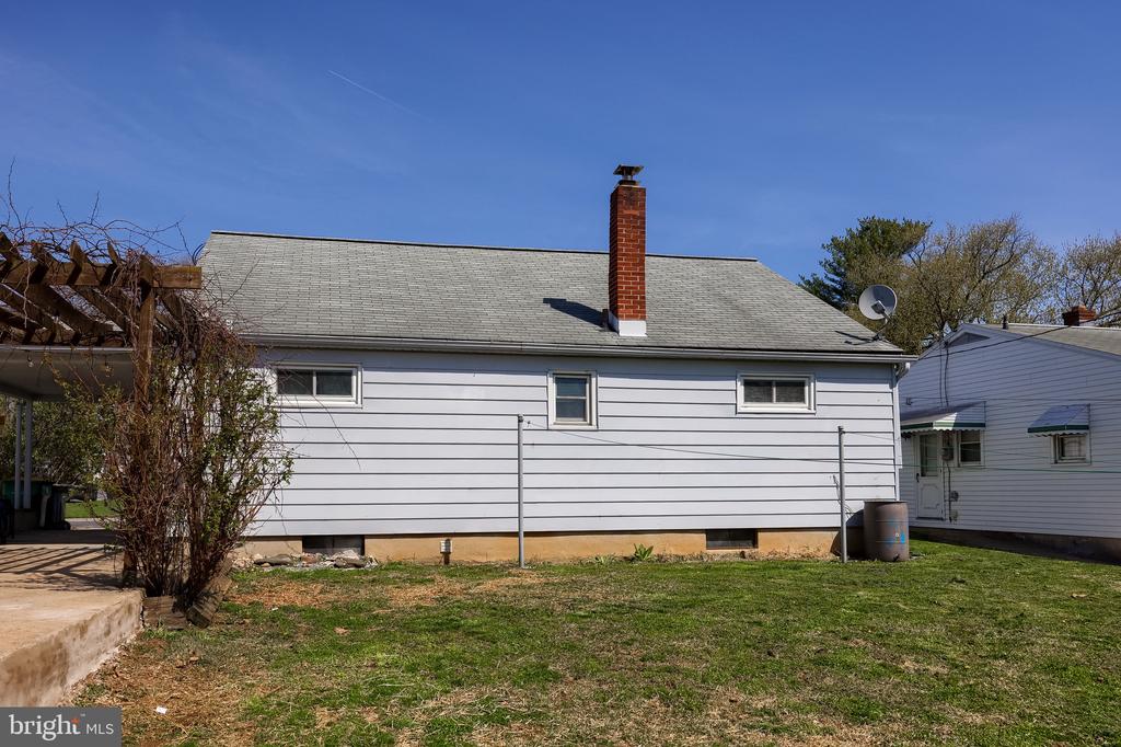 1024 VICTOR STREET
