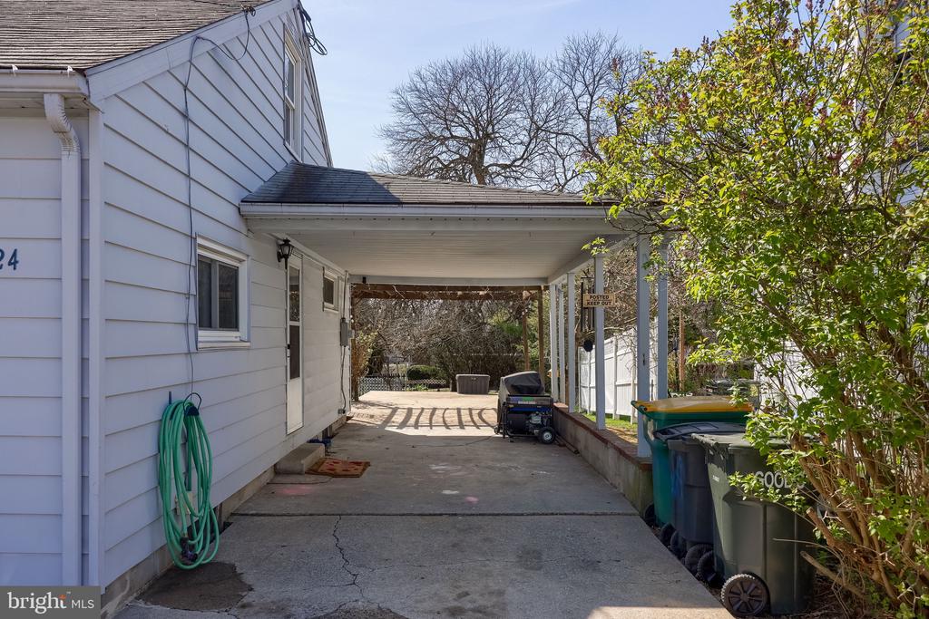 1024 VICTOR STREET