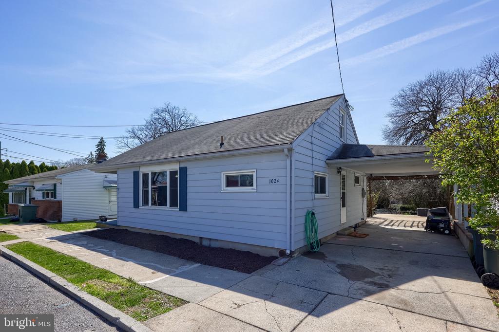 1024 VICTOR STREET