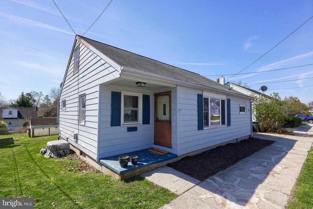 1024 VICTOR STREET